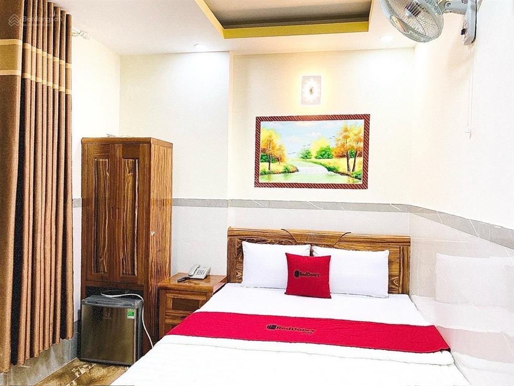 Bán gấp khách sạn 7 tầng thu nhập 180tr/tháng