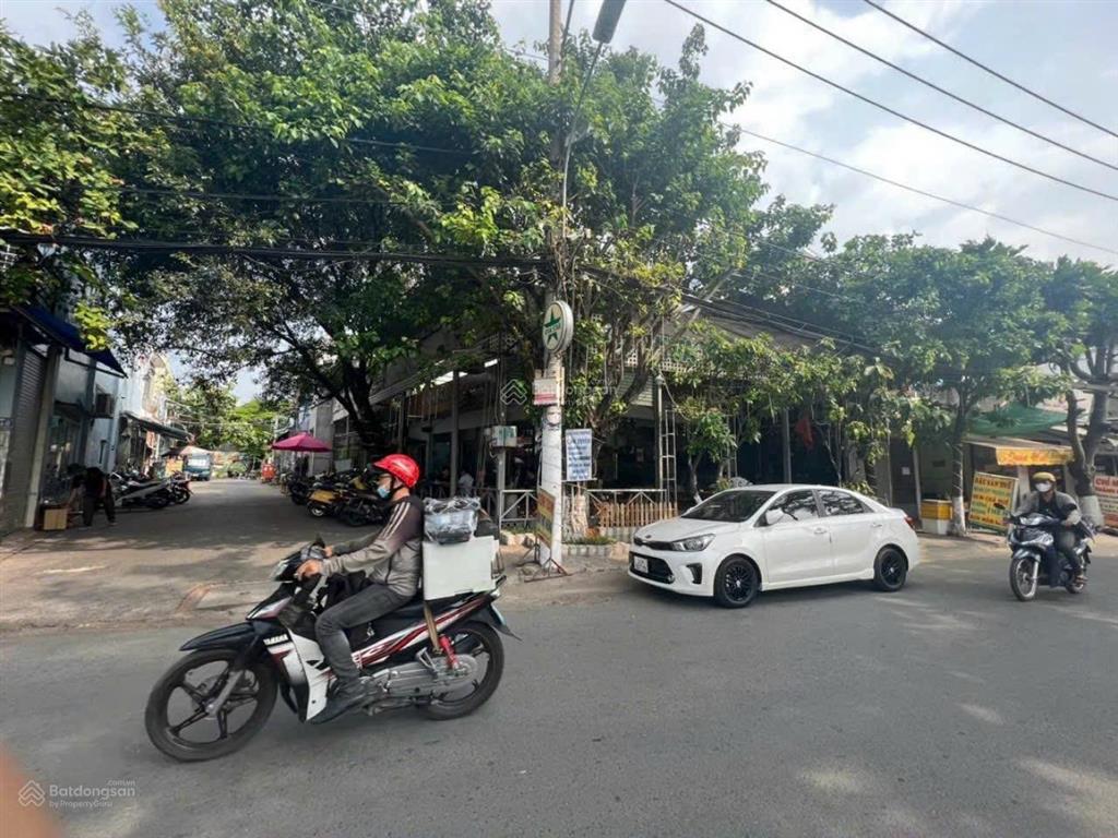 Ngợp bank bán gấp góc 2mt đường bờ kênh 20x12 ngay aeon tân phú