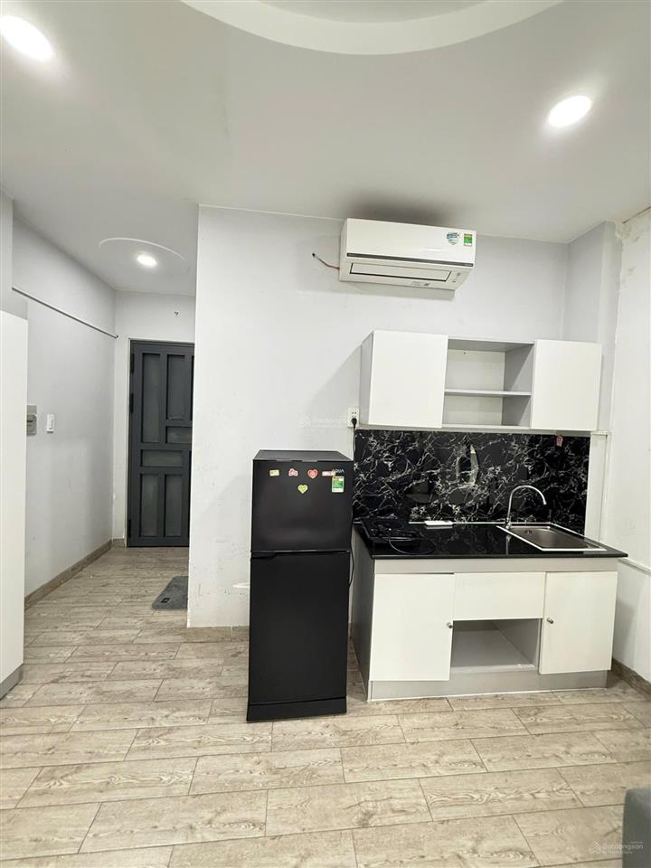 Chdv 5 tầng thu nhập 70tr/tháng ngay trần hưng đạo quận 1