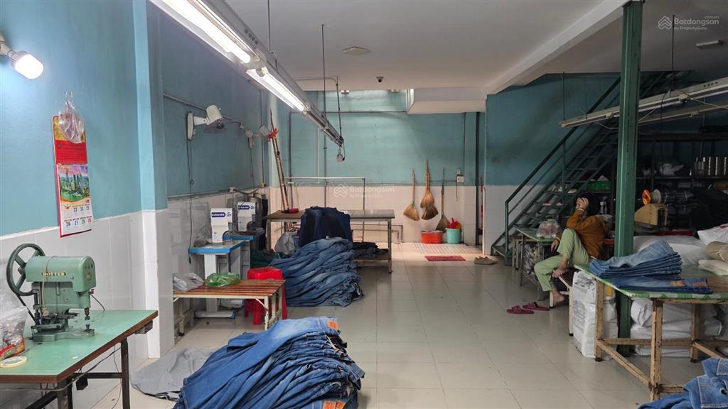 Ngợp bank bán gấp mặt tiền đường 240m2