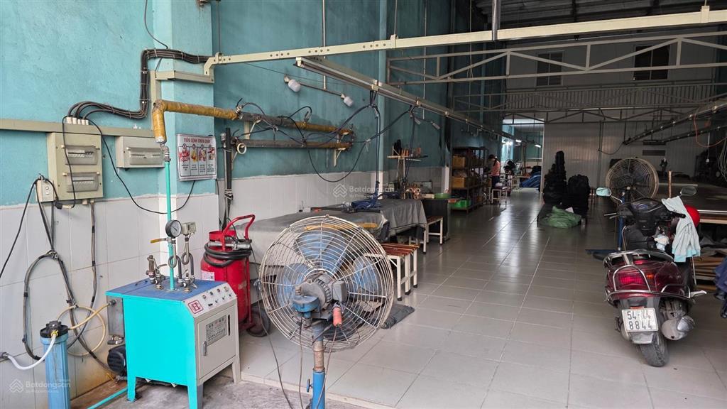 Ngợp bank bán gấp mặt tiền đường 240m2