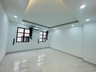 Bán gấp nhà 3 tầng ngang 9m ngay nguyễn văn lượng