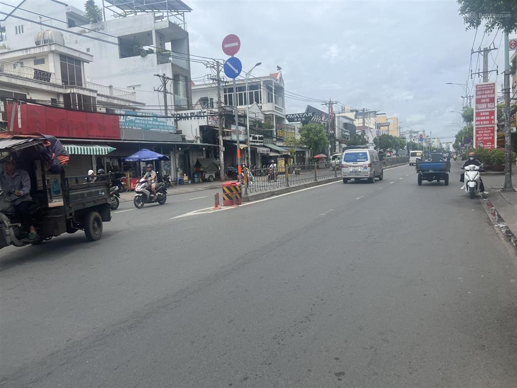 Bán gấp nhà mặt tiền tân kỳ tân quý 5,7x24m