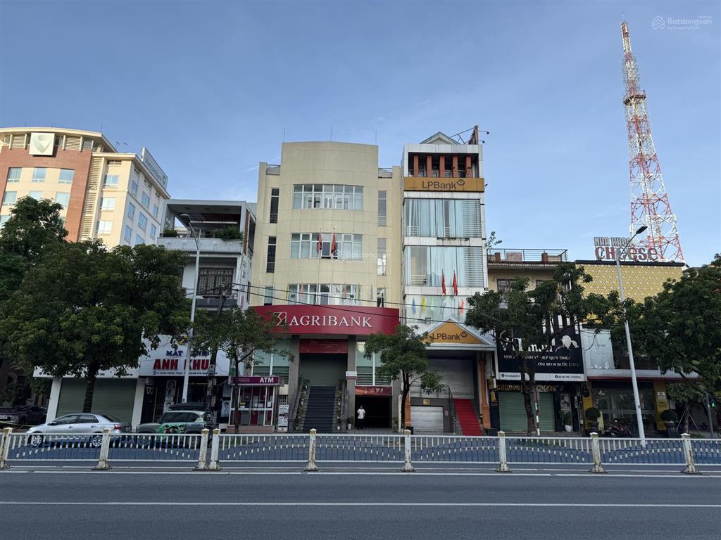 Toà nhà building mặt tiền hùng vương