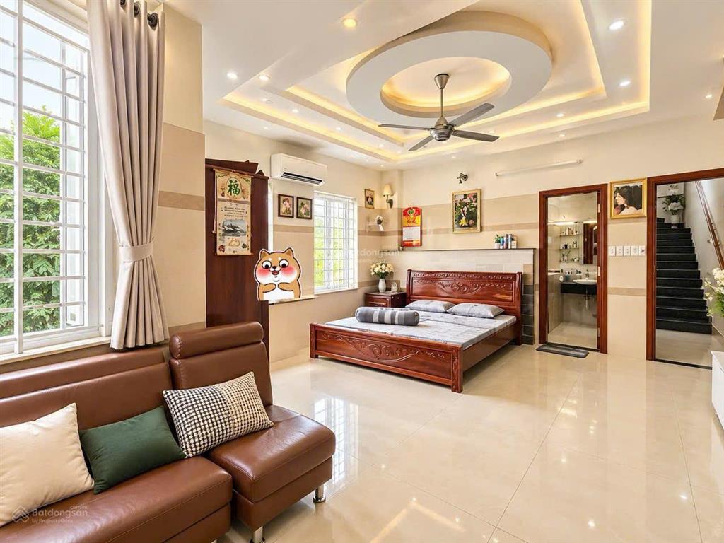 Siêu ngộp bank, nhà 2 mặt tiền đường khu dân cư êm đềm, 5 tầng,dt120 m2,ngang 8,1 mét, giá 7,5 tỷ
