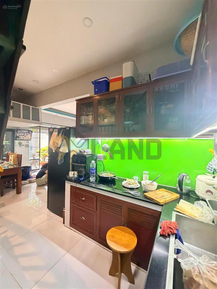 Rất cần tiền cần bán gấp gấp nhà mt đường ngay đại học ngân hàng, dt 45,8m2, ngang 5 mét giá 4,7 tỷ