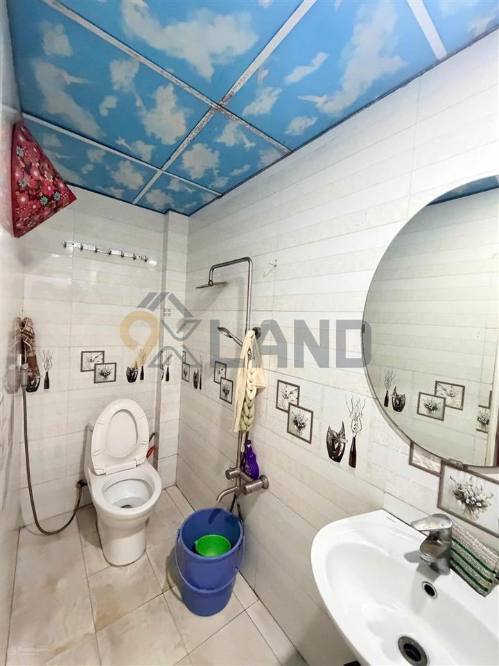 Rất cần tiền cần bán gấp gấp nhà mt đường ngay đại học ngân hàng, dt 45,8m2, ngang 5 mét giá 4,7 tỷ