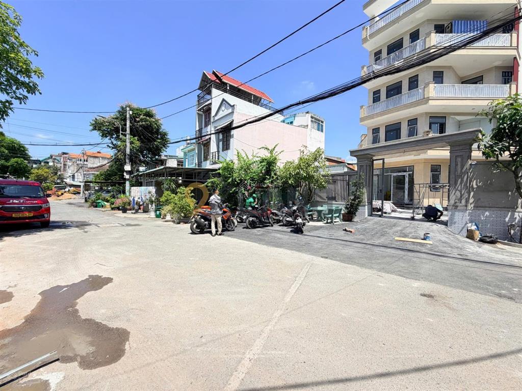 Siêu phẩm mặt tiền đường số 9, dt 6,6 x 17,5, cn113,5m2, được xây trệt, 7 tầng, giá chỉ 10,5 tỷ