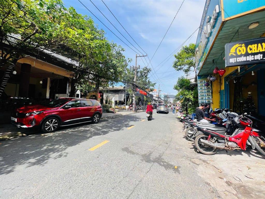 Bán đất tặng nhà trọ đường số 9, hẻm 6 mét, cách mt 50m, dt 82,5m2, ngang 6 x 13, giá 6,6 tỷ.