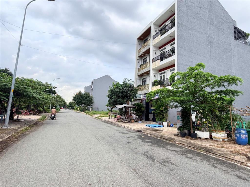 Cực nóng!!! ngộp lắm mới có giá này, lô đất mt đường kdc êm đềm, đoạn đẹp, 5 x 18, giá 6,6 tỷ