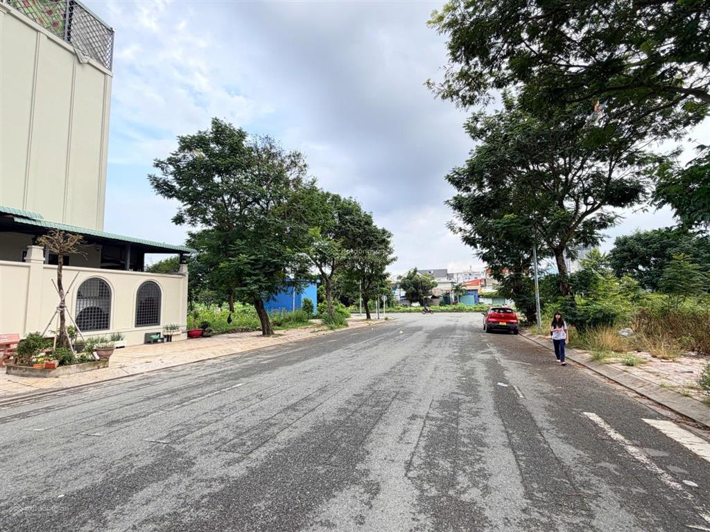 Cực nóng!!! ngộp lắm mới có giá này, lô đất mt đường kdc êm đềm, đoạn đẹp, 5 x 18, giá 6,6 tỷ
