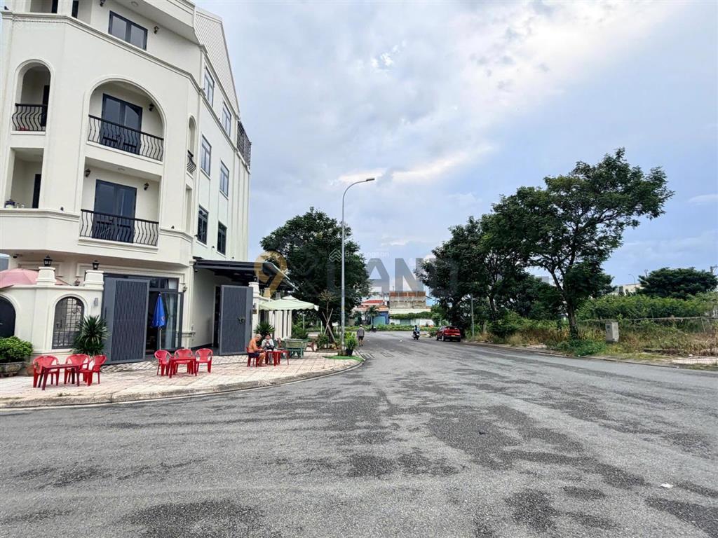 Bán đất mặt tiền đường vận hành suối nhum  siêu đẹp  kdc êm đềm  dt 90m2 (5*18), giá 7 tỷ.