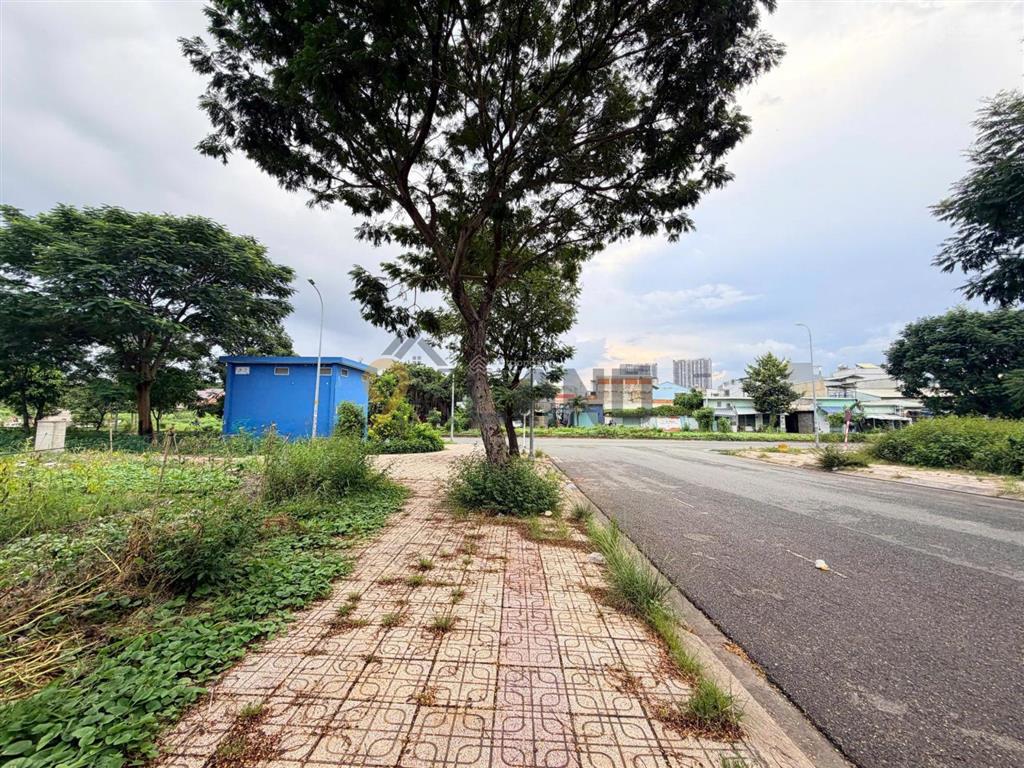 Bán đất mặt tiền đường vận hành suối nhum  siêu đẹp  kdc êm đềm  dt 90m2 (5*18), giá 7 tỷ.