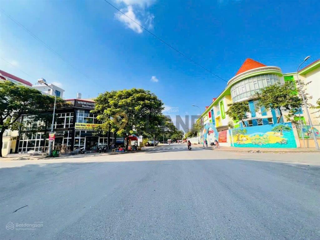 Bán đất mặt tiền đường vận hành suối nhum  siêu đẹp  kdc êm đềm  dt 90m2 (5*18), giá 7 tỷ.