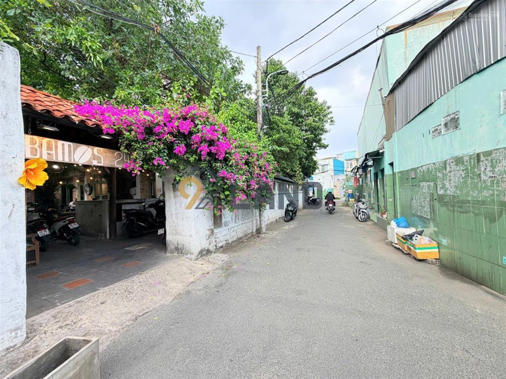 Bán gấp dãy trọ công viên đường số 8, dt 183m2, ngang 9,1m, được xây hầm, 6 tầng, giá 12,5 tỷ.