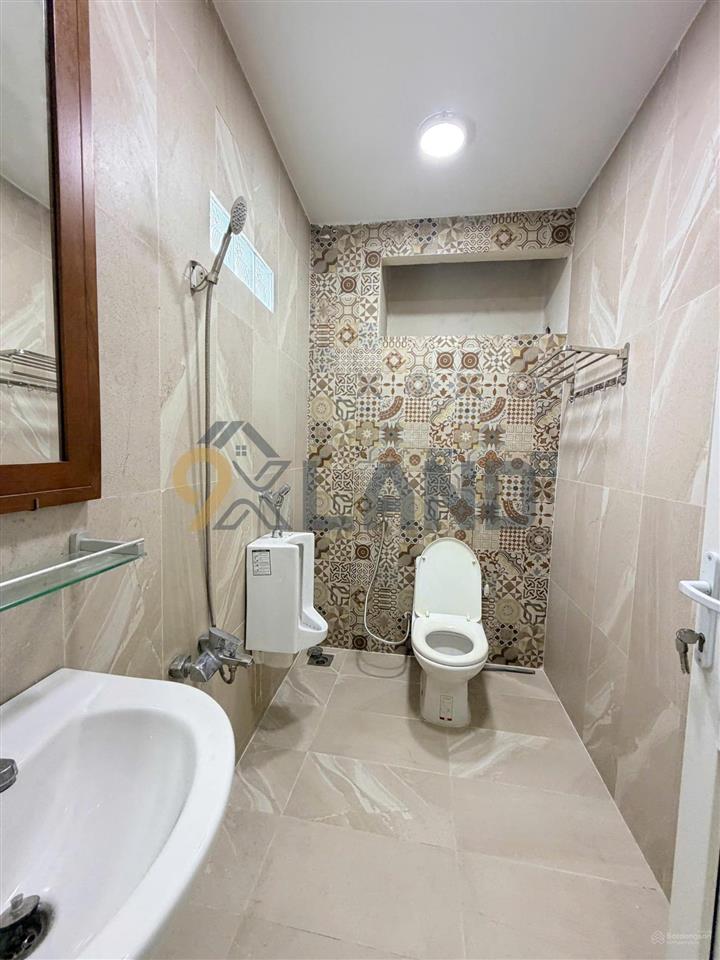 Bán gấp căn hộ dịch vụ ngay đại học cảnh sát, dt 100,2m2, ngang 8,8m, 6 phòng, giá 10,5 tỷ tl mạnh