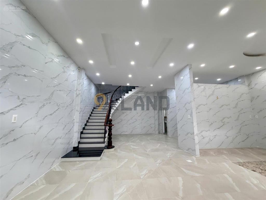 Bán gấp căn hộ dịch vụ ngay đại học cảnh sát, dt 100,2m2, ngang 8,8m, 6 phòng, giá 10,5 tỷ tl mạnh