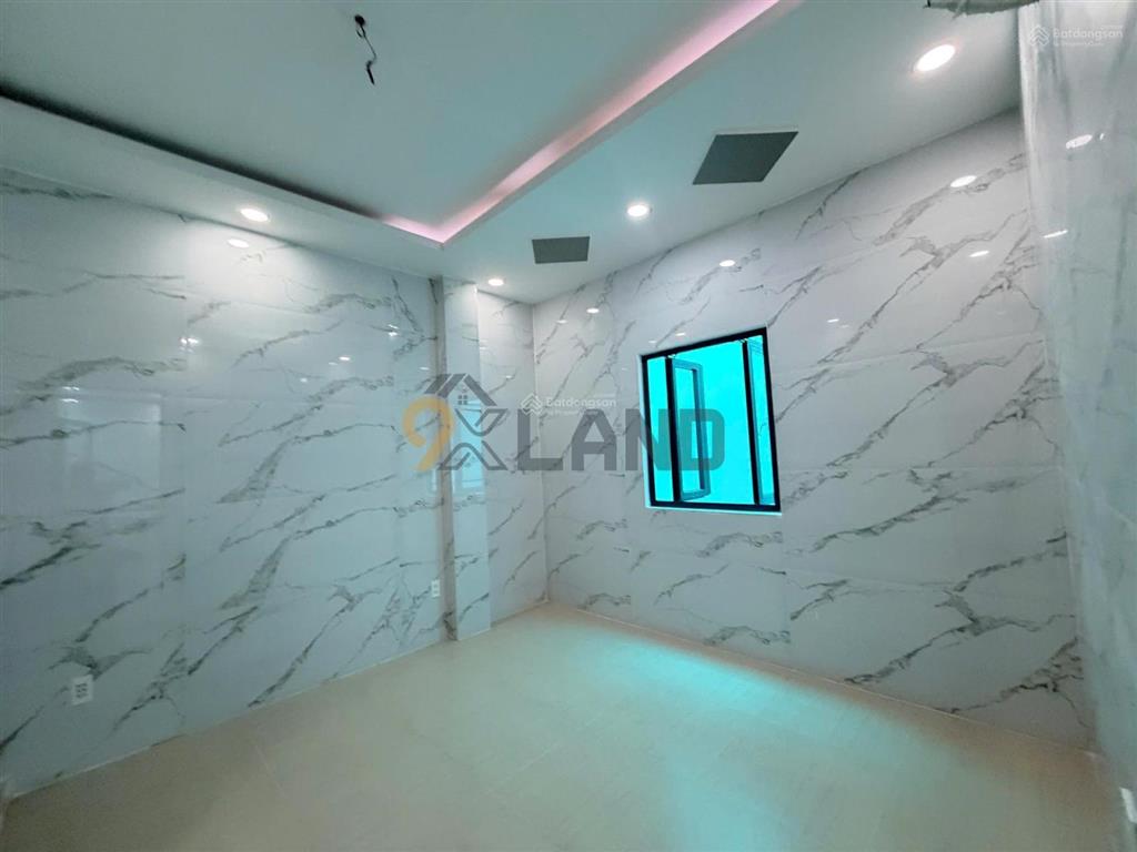 Bán gấp căn hộ dịch vụ ngay đại học cảnh sát, dt 100,2m2, ngang 8,8m, 6 phòng, giá 10,5 tỷ tl mạnh