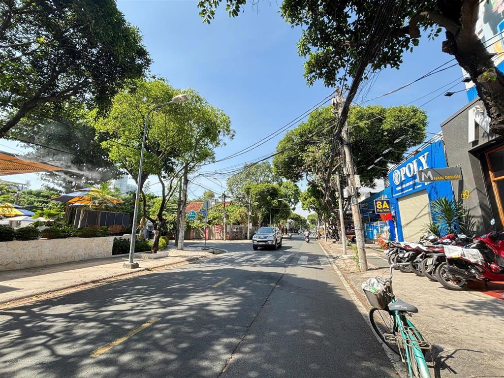 Ngộp quá rồi quý vị ơi, giảm tiếp thêm 6,5 tỷ nữa, nhà mt đường thống nhất, 114m2, ngang 5,68m.