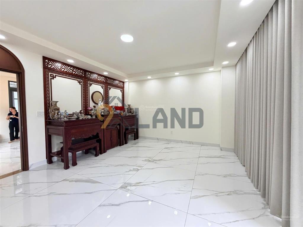 Nhà đẹp giá rẻ, nhà 2 mặt tiền đường số 8, full nội thất, dt 210m2, ngang 7,2 mét, nhà như hình.