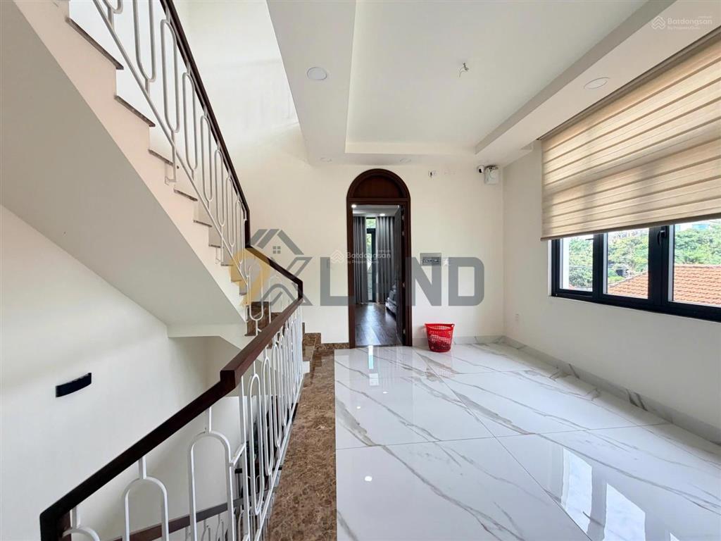 Nhà đẹp giá rẻ, nhà 2 mặt tiền đường số 8, full nội thất, dt 210m2, ngang 7,2 mét, nhà như hình.