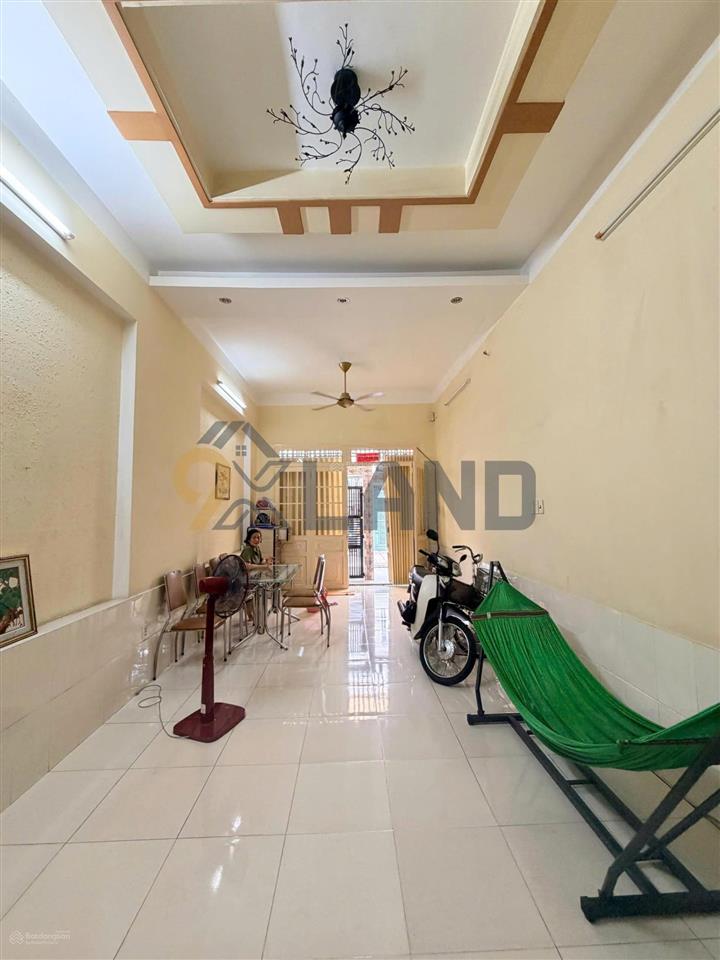 Nóng quá nóng, mặt tiền đường hồ văn tư, dt 89,2 m2, ngang 4,8 mét, nhà 2 tầng đẹp, giá 8,8 tỷ.
