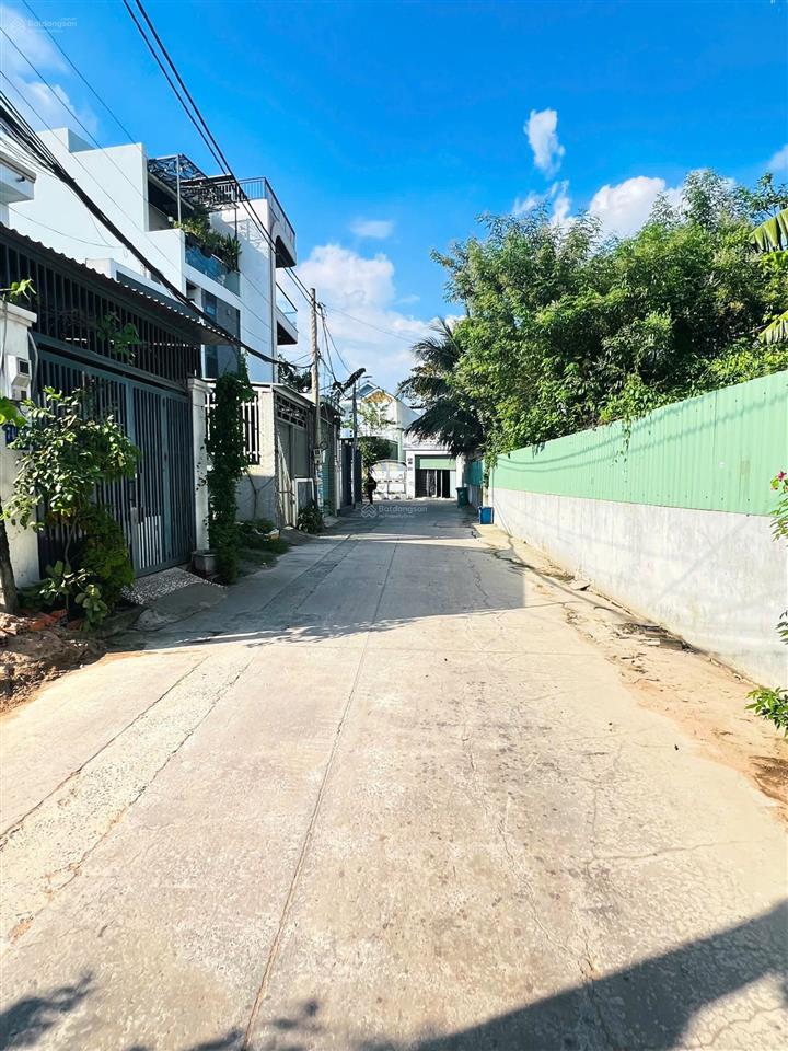 Bán gấp lô đất ngay cao đẳng vinatex, dt 5 x 25, cn 121m2, được xây hầm, 6 tầng, giá chỉ 7,2 tỷ.