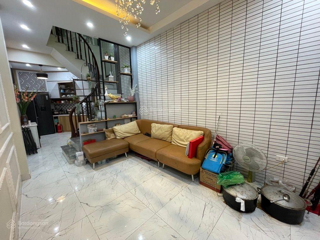 Bồ đề thông hồng tiến  nhỉnh 7 tỷ  5 tầng x 35m2  dân xây  vài bước ra ô tô đỗ