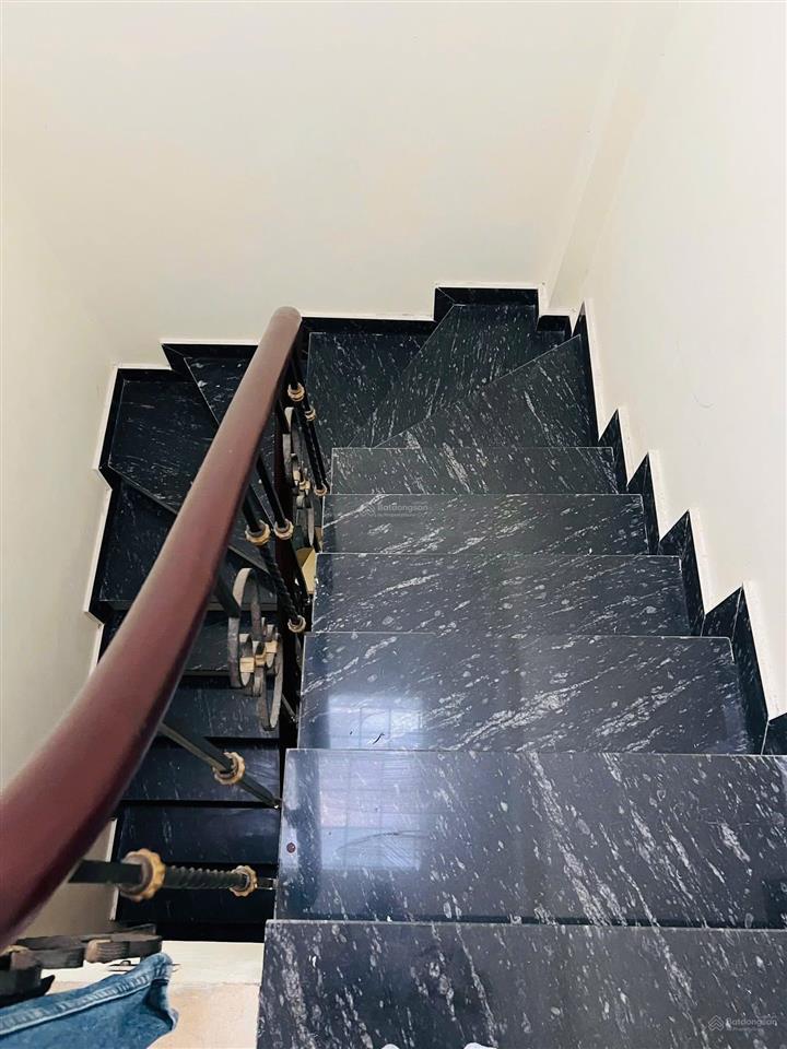 Bán nhà ngọc thuỵ trong đê 5,4 tỷ  30m2 5 tầng mới xây  ô tô