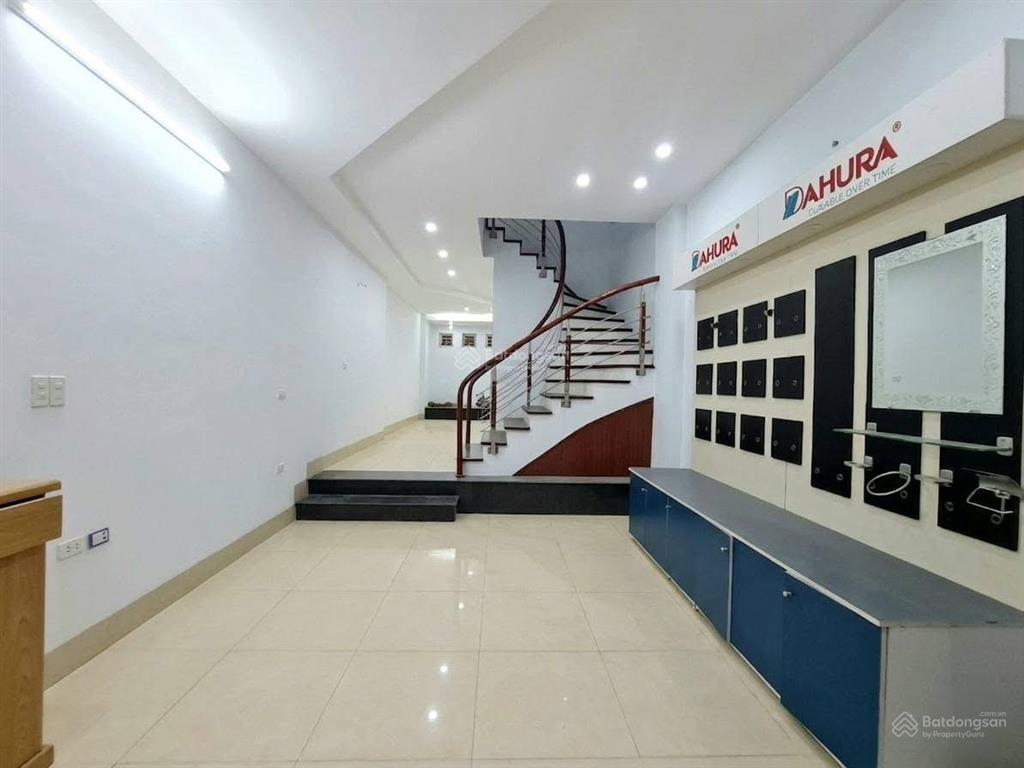 Hiếm! bán nhà phố khuất duy tiền  ô tô tránh  5 tầng  giá chỉ 17 tỷ.