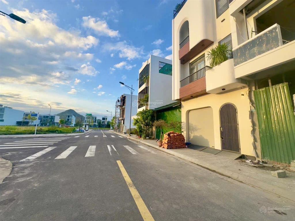 Giá cực tốt bán lô đất đẹp kđt nam vĩnh hải 103,8m ngang 5m giá 37,5 triệu/m