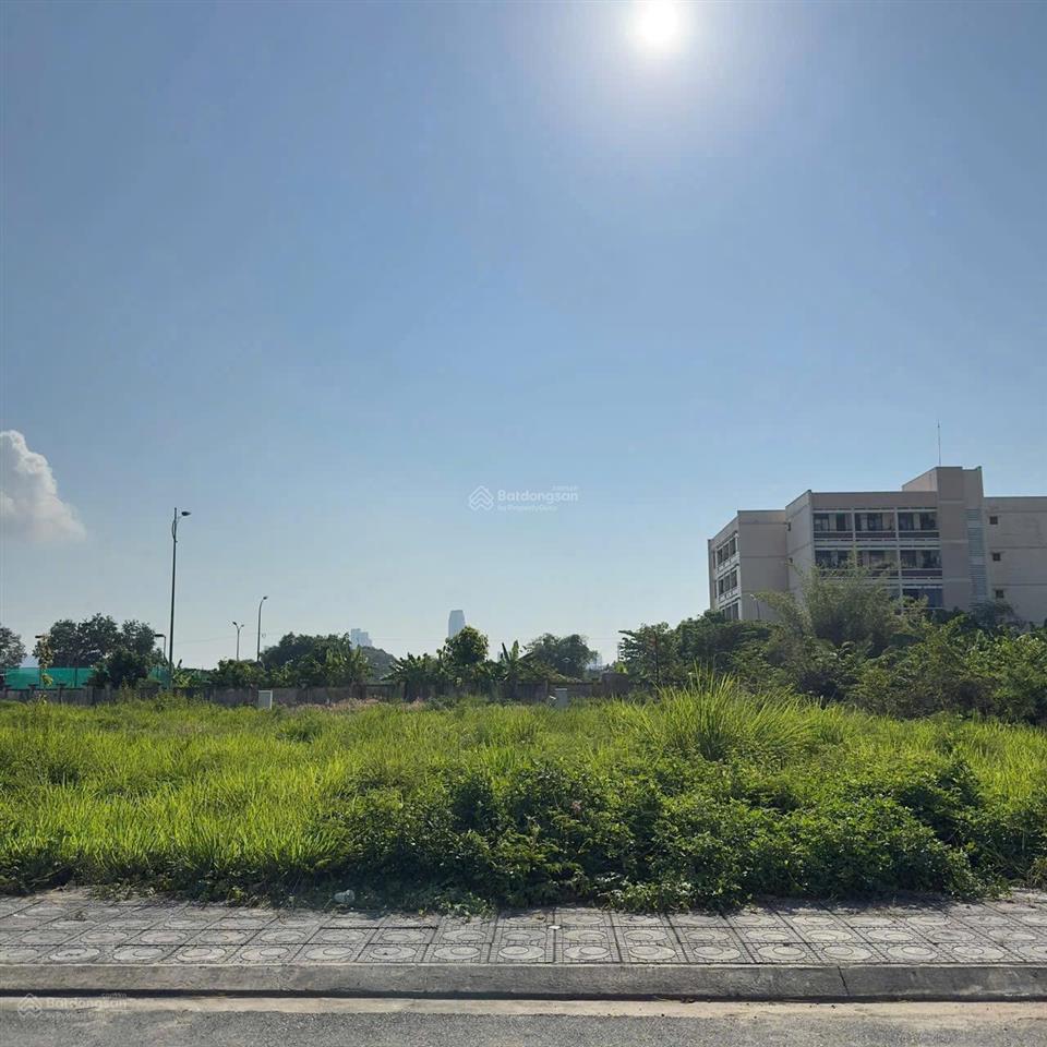 Giá cực tốt bán lô đất đẹp kđt nam vĩnh hải 103,8m ngang 5m giá 37,5 triệu/m