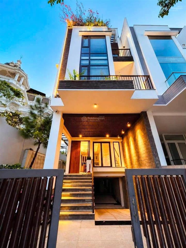 Bán tòa căn hộ mặt lê văn lương  quận 7  (9x30m)  hầm 7 tầng  hdt 200tr/th  bán 62 tỷ