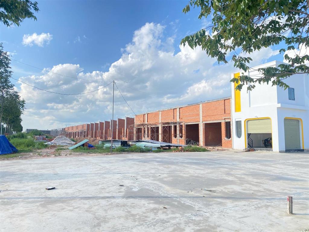 Lô góc 2 mt đường 25m tại kdc 5f the aura