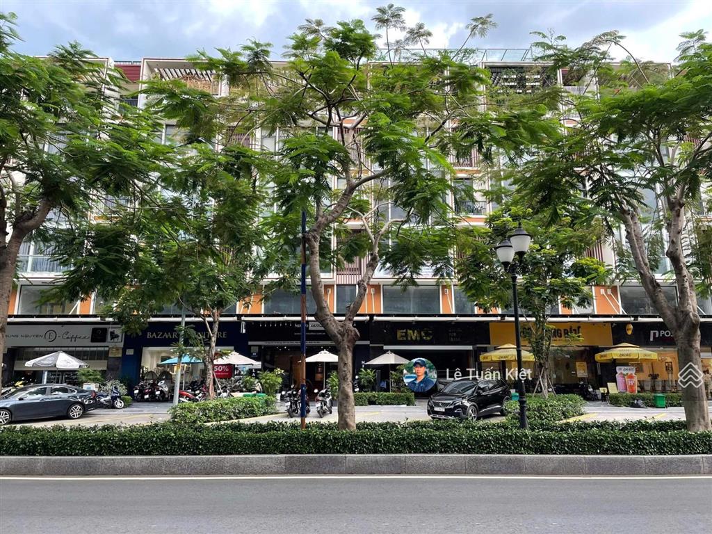 Cho thuê văn phòng tầng trệt giá 11tr/ tháng full nội thất văn phòng. tại kdt vạn phúc city