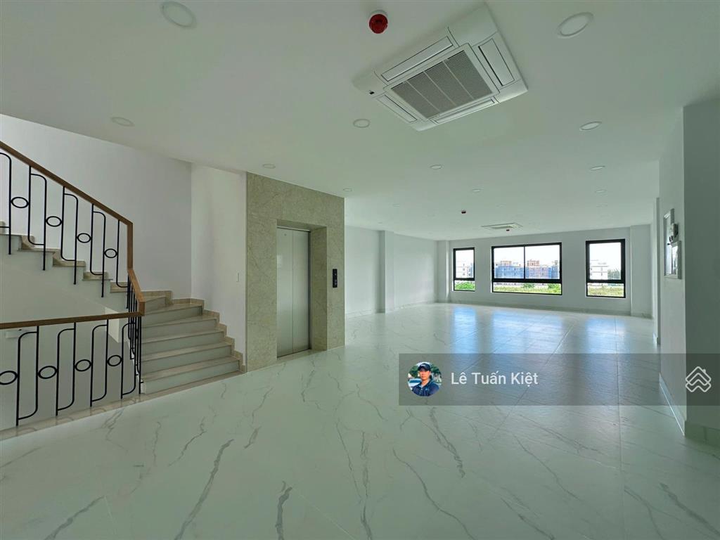 Cho thuê nguyên căn hoàn thiện mới. giá 90tr/tháng có hệ thống pccc. tại kdt vạn phúc city, thủ đức