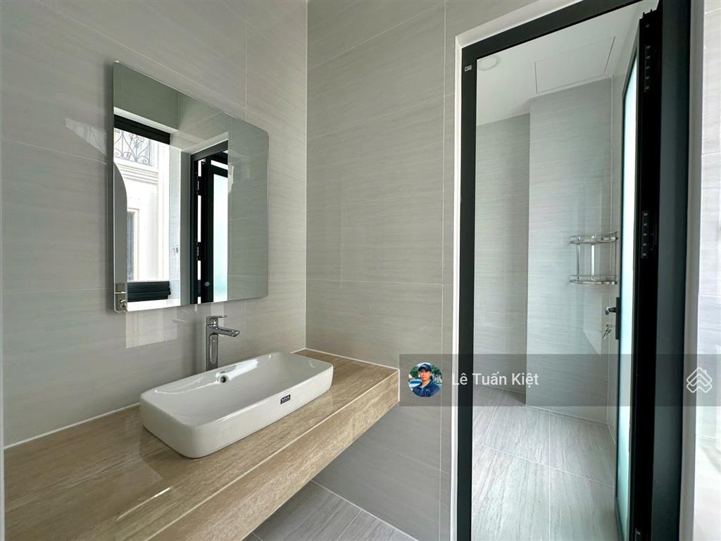 Cho thuê nguyên căn hoàn thiện mới. giá 90tr/tháng có hệ thống pccc. tại kdt vạn phúc city, thủ đức