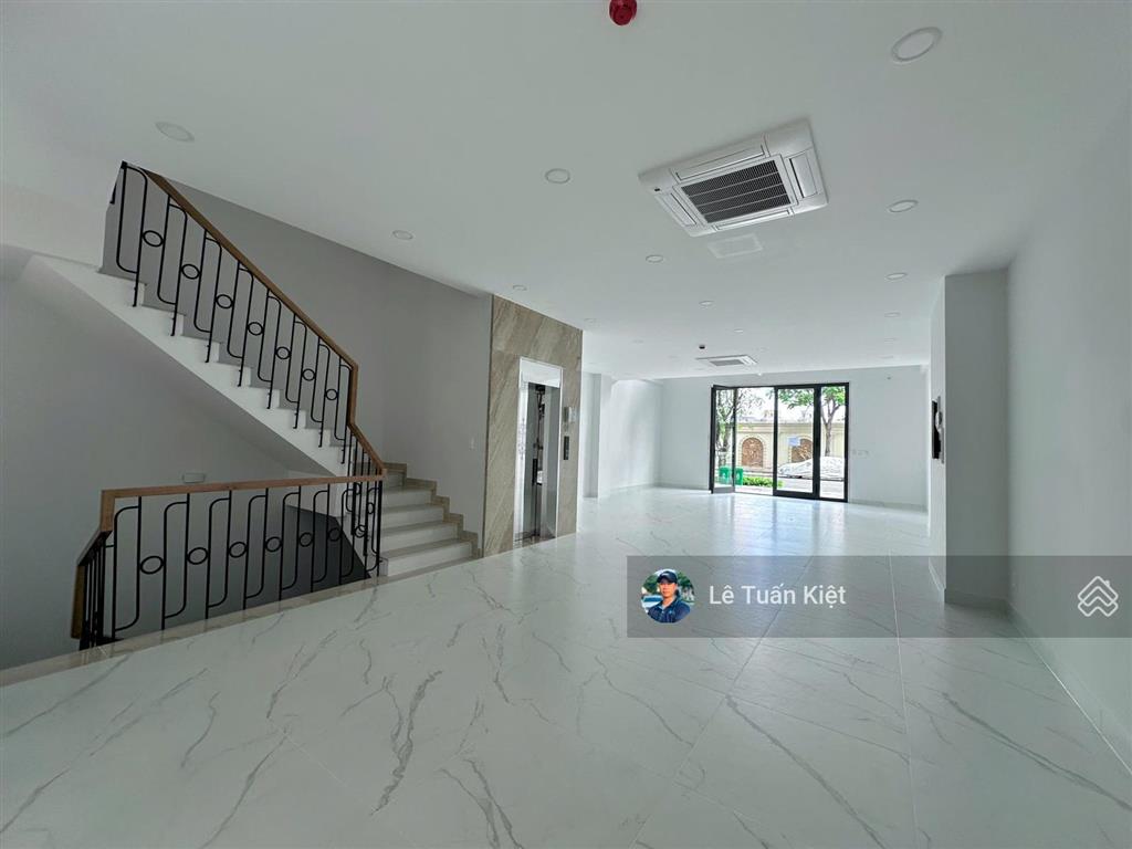 Cho thuê nguyên căn hoàn thiện mới. giá 90tr/tháng có hệ thống pccc. tại kdt vạn phúc city, thủ đức