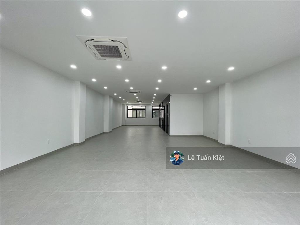 Siêu hiếm cho thuê nguyên căn có thang máy giá 60tr/tháng dt 7x22m. giá tốt tại kdt vạn phúc city