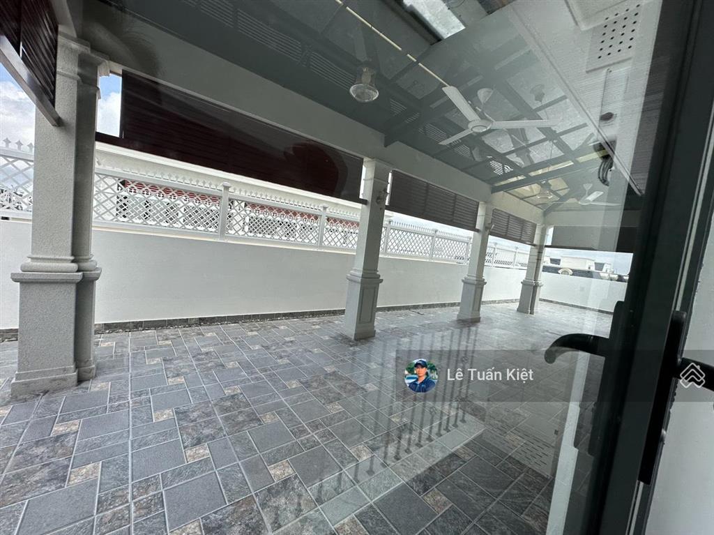 Cho thuê nguyên căn shophoues giá 70tr/ tháng.hoàn thiện đẹp chuẩn văn phòng. tại kdt vạn phúc city