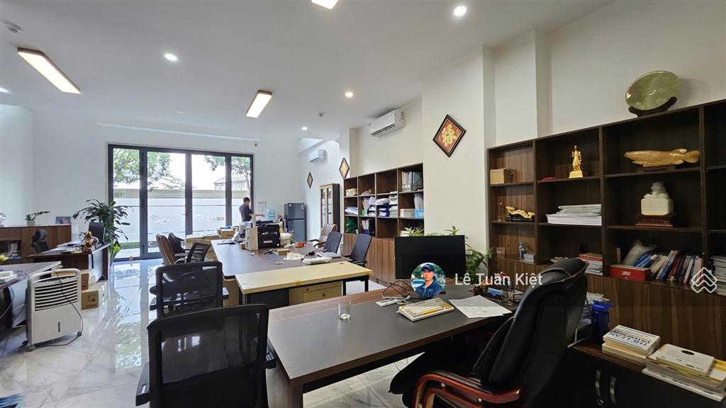 Cho thuê trệt lửng chuẩn sàn văn phòng giá thuê 33.000.000/tháng. tại kdt vạn phúc city.