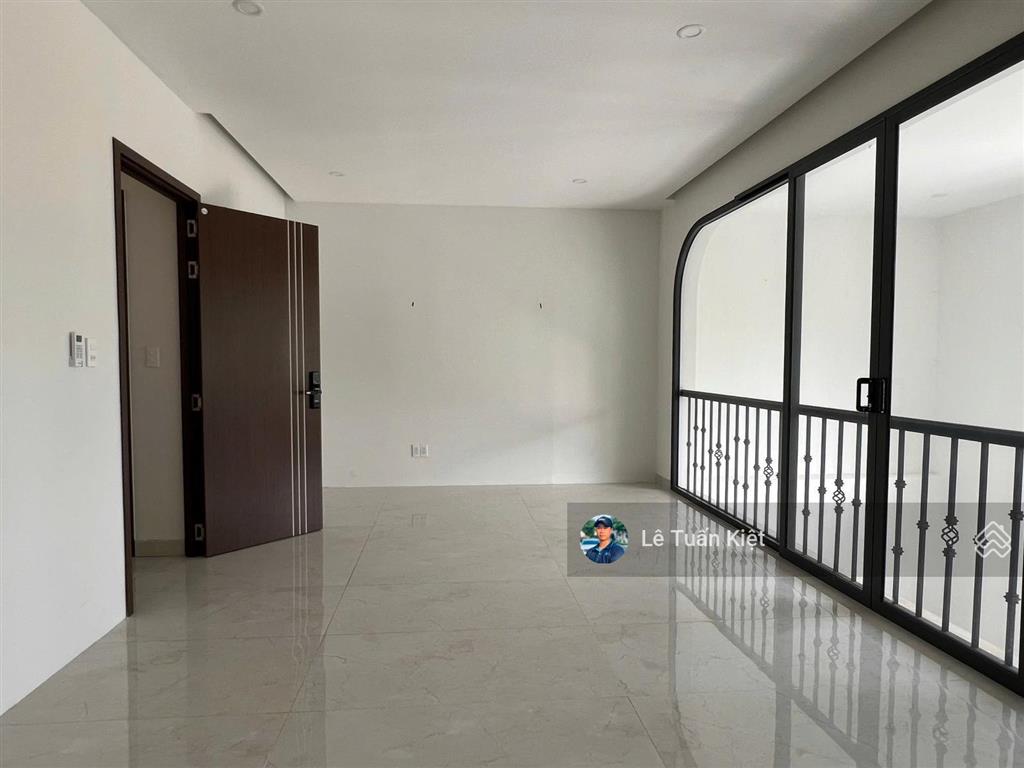 Cho thuê trệt lửng chuẩn sàn văn phòng giá thuê 33.000.000/tháng. tại kdt vạn phúc city.