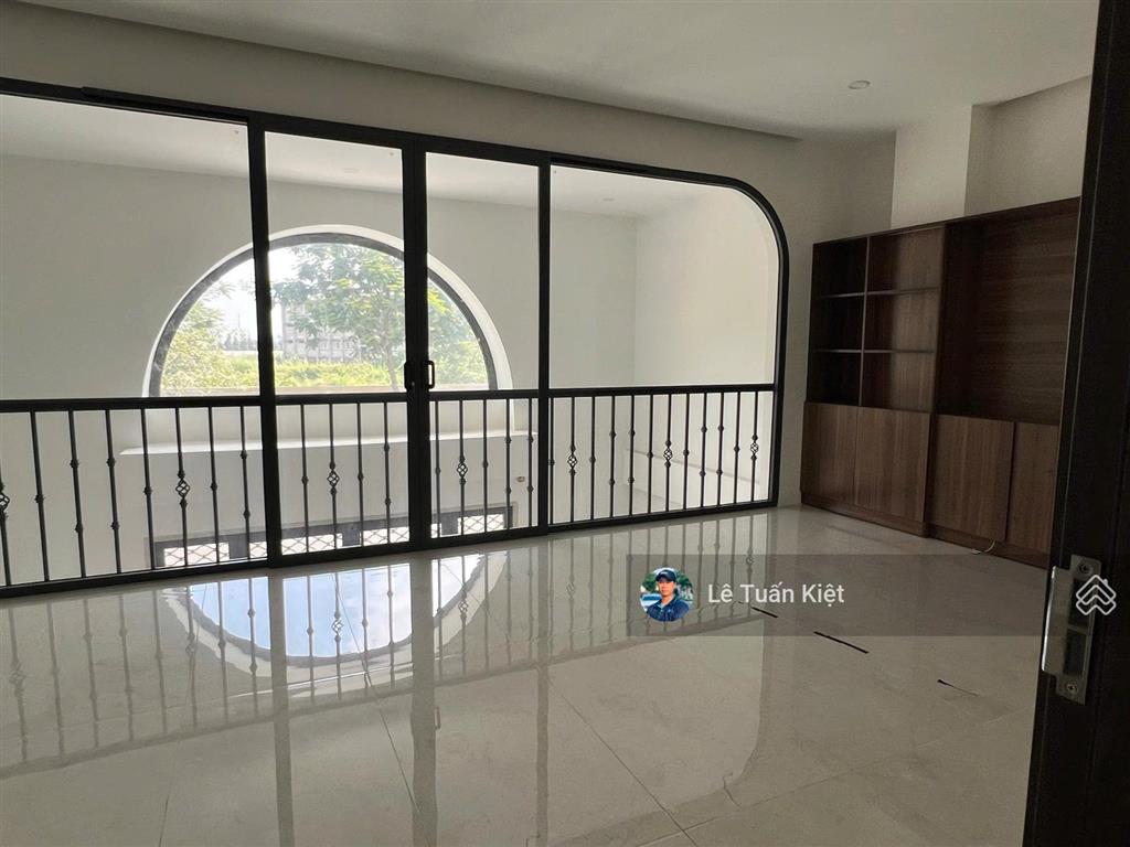 Cho thuê trệt lửng chuẩn sàn văn phòng giá thuê 33.000.000/tháng. tại kdt vạn phúc city.