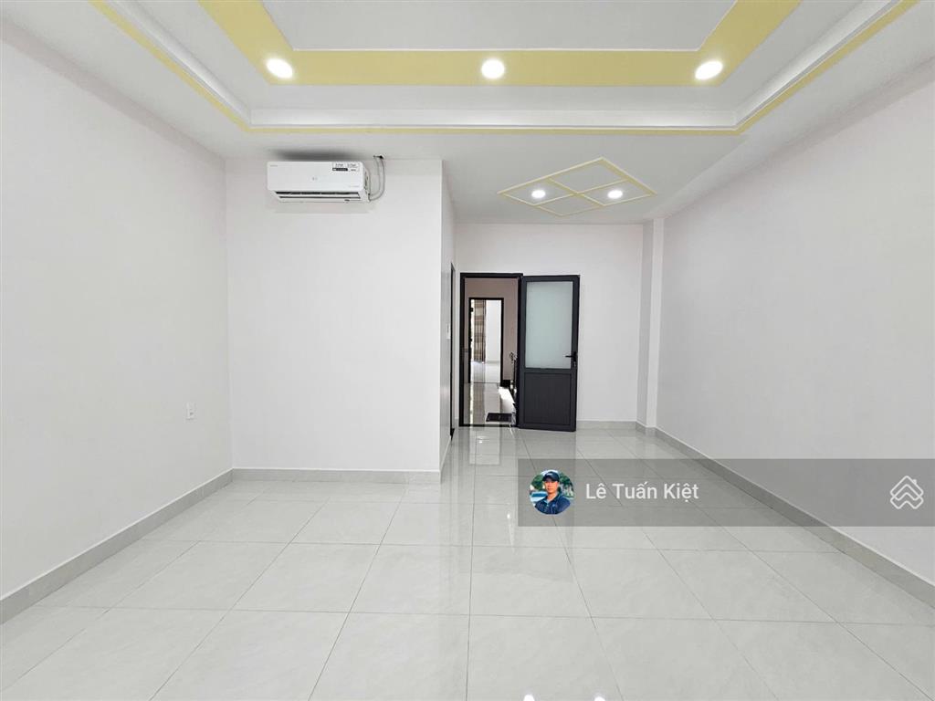 Cho thuê nguyên căn nhà phố giá 35tr/tháng. vị trí thoáng mát, sầm uất. tại kđt vạn phúc city.