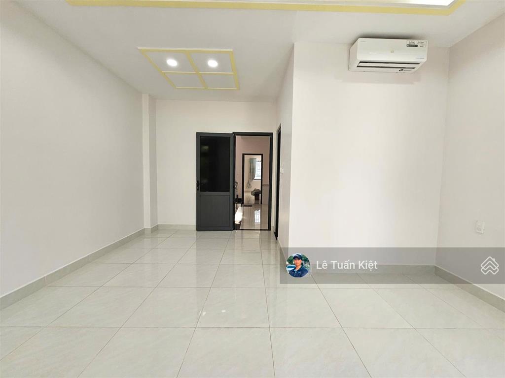 Cho thuê nguyên căn nhà phố giá 35tr/tháng. vị trí thoáng mát, sầm uất. tại kđt vạn phúc city.