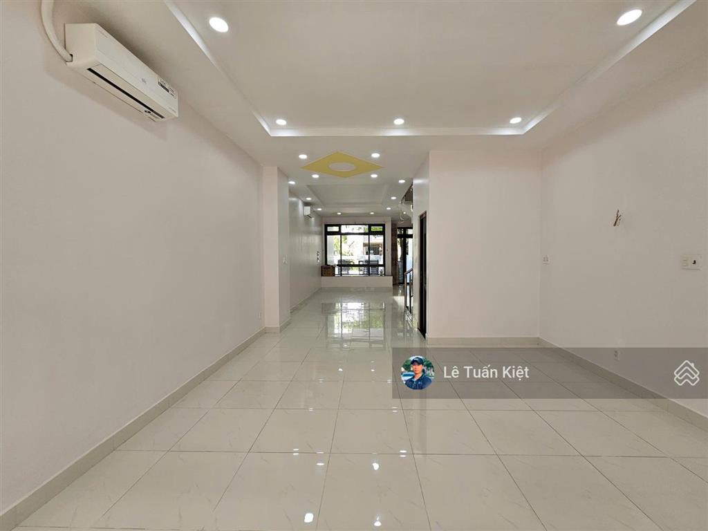 Cho thuê nguyên căn nhà phố giá 35tr/tháng. vị trí thoáng mát, sầm uất. tại kđt vạn phúc city.