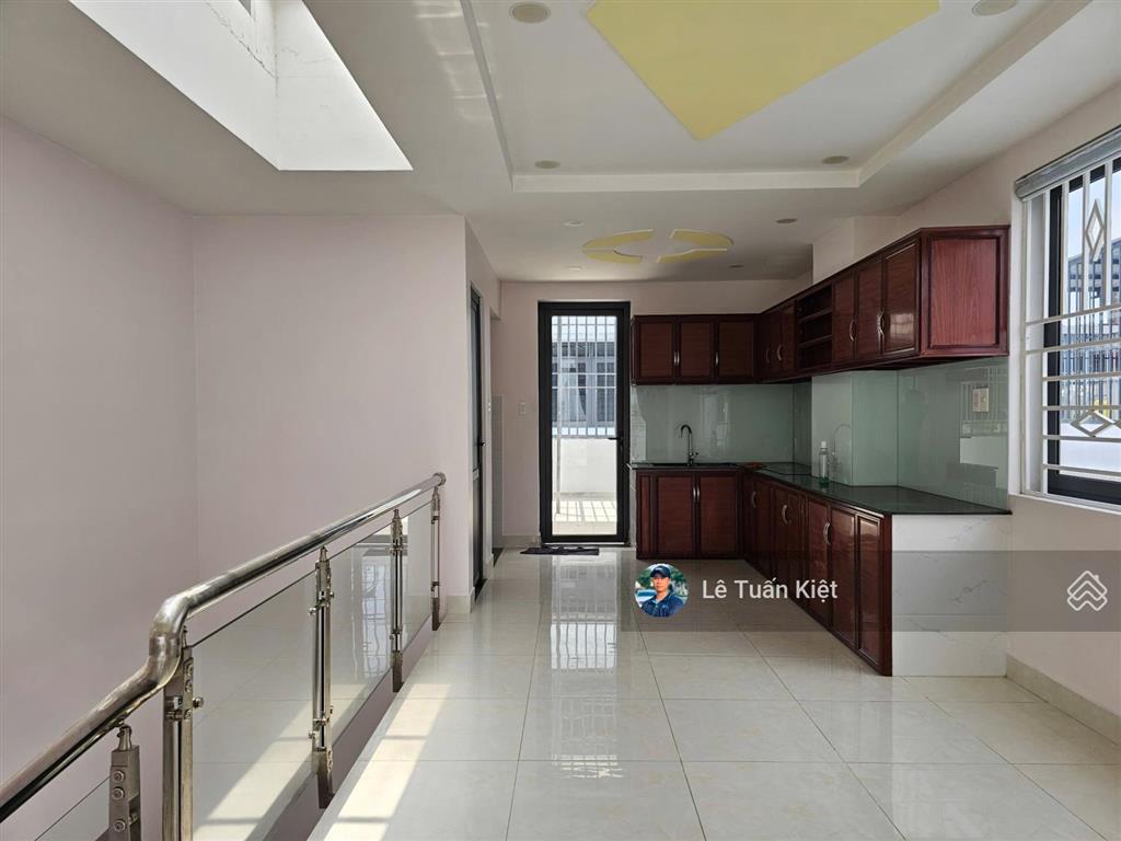 Cho thuê nguyên căn nhà phố giá 35tr/tháng. vị trí thoáng mát, sầm uất. tại kđt vạn phúc city.