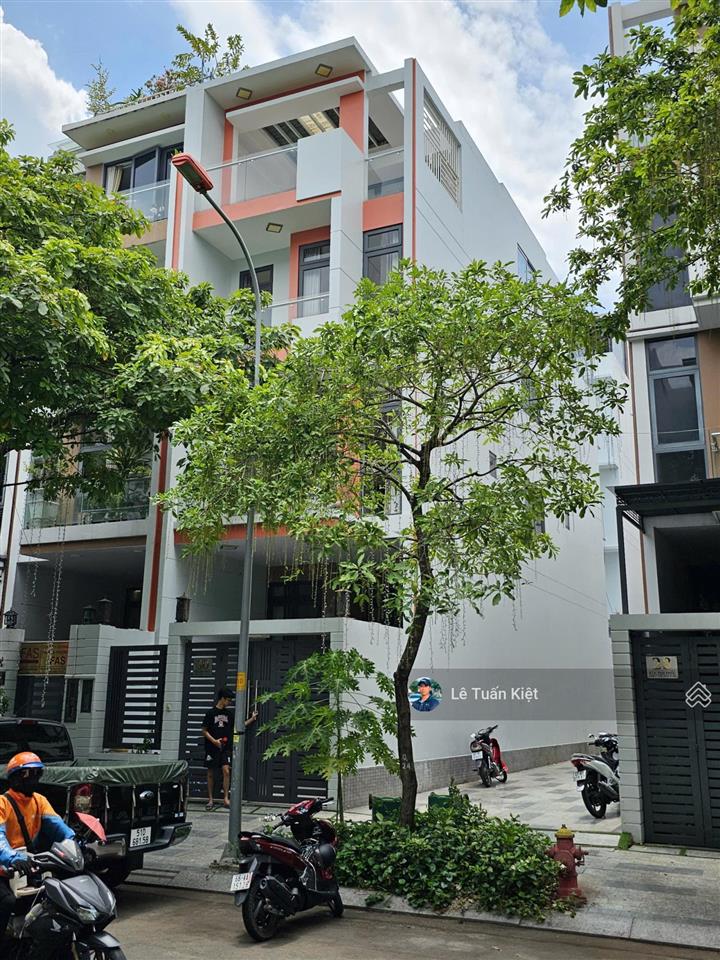 Cho thuê nguyên căn nhà phố giá 35tr/tháng. vị trí thoáng mát, sầm uất. tại kđt vạn phúc city.