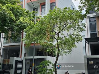 Cho thuê nguyên căn nhà phố giá 35tr/tháng. vị trí thoáng mát, sầm uất. tại kđt vạn phúc city.