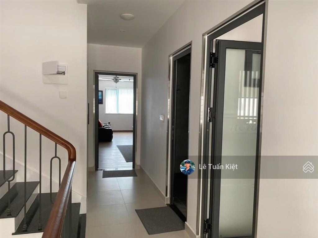 Bán nhà phố kênh sông trăng giá 32 tỷ. vị trí tọa lạc sầm uất thoáng mát. tại kdt vạn phúc city